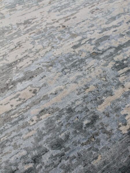Elwood Silver Blue luxury handknotted rug made from NZ Wool and Artsilk - detail image