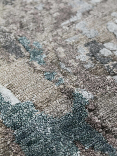 Luur luxury handknot rug in grey and blue close up image
