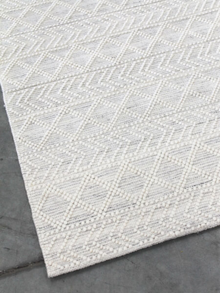 Zigo moroccan inspired flatweave rug in pure wool corner image