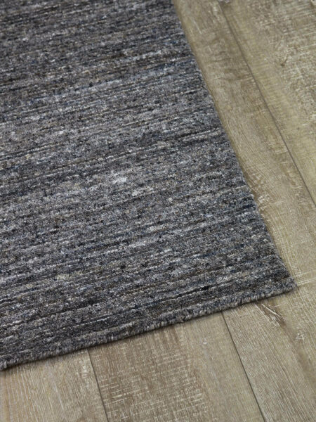 Soul fudge rug handloom knotted in wool and artsilk corner image
