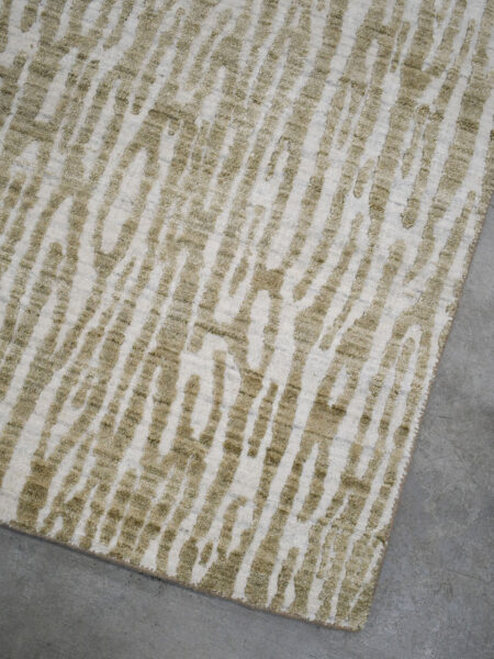 Regency VN76 Ivory Beige rug handloom knotted in wool and artsilk - corner image