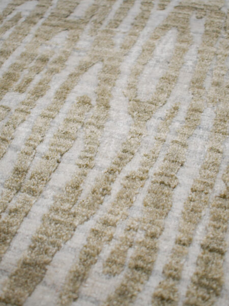 Regency VN76 Ivory Beige rug handloom knotted in wool and artsilk - detail image
