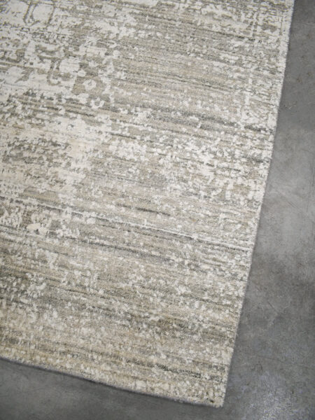 Regency VN80 Silver rug handloom knotted in wool and artsilk - corner image