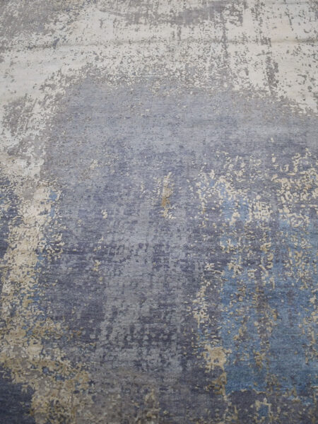 Soho 179 Grey/Beige luxury handknot rug in wool and natural silk - detail image