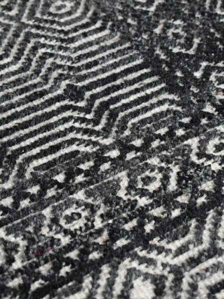 Harmony Beige/Charcoal geometric patterned rug handknotted in 100% wool - close up detail