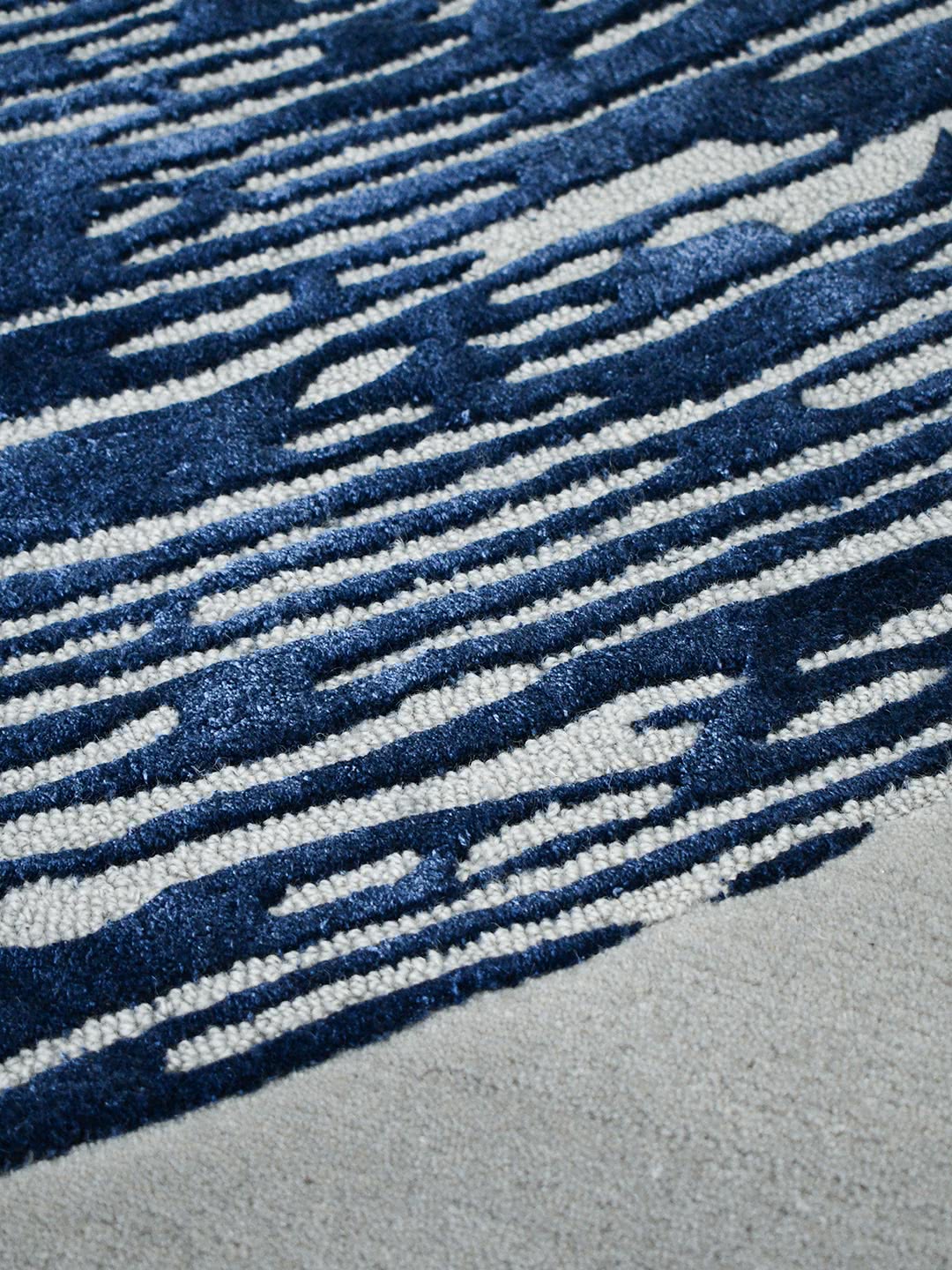 Niagara Denim organic lines textured rug in navy blue and grey