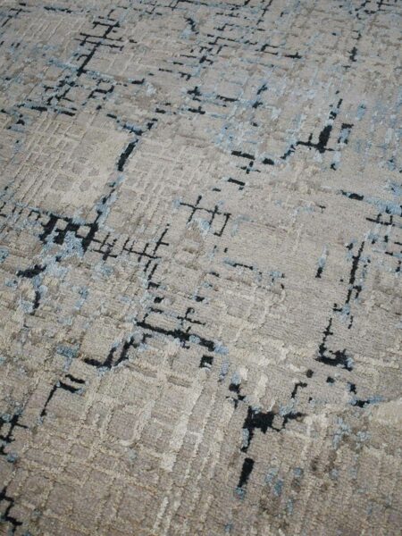 Soho 223 Beige luxury handknot rug in wool and natural silk - close up detail image