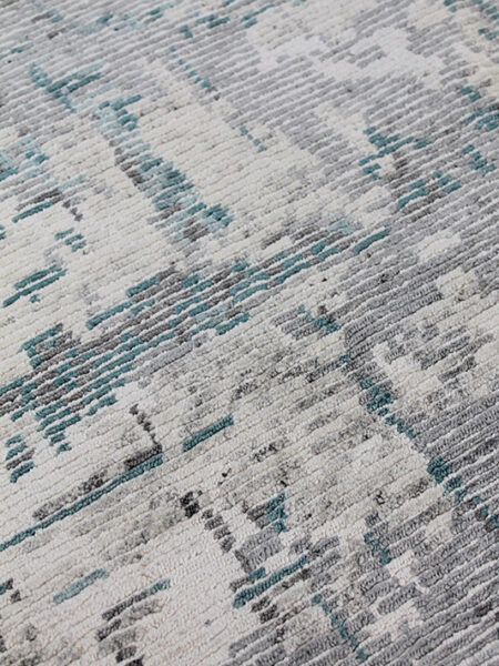 Zurich Silver Teal handknot rug close up image