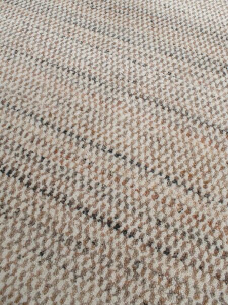 Mystique Rug in Wool and Ivory Rust detail of pattern