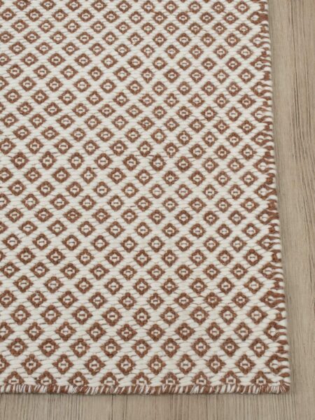 Rubick Rust Ivory Red flatweave by The Rug Collection corner of rug