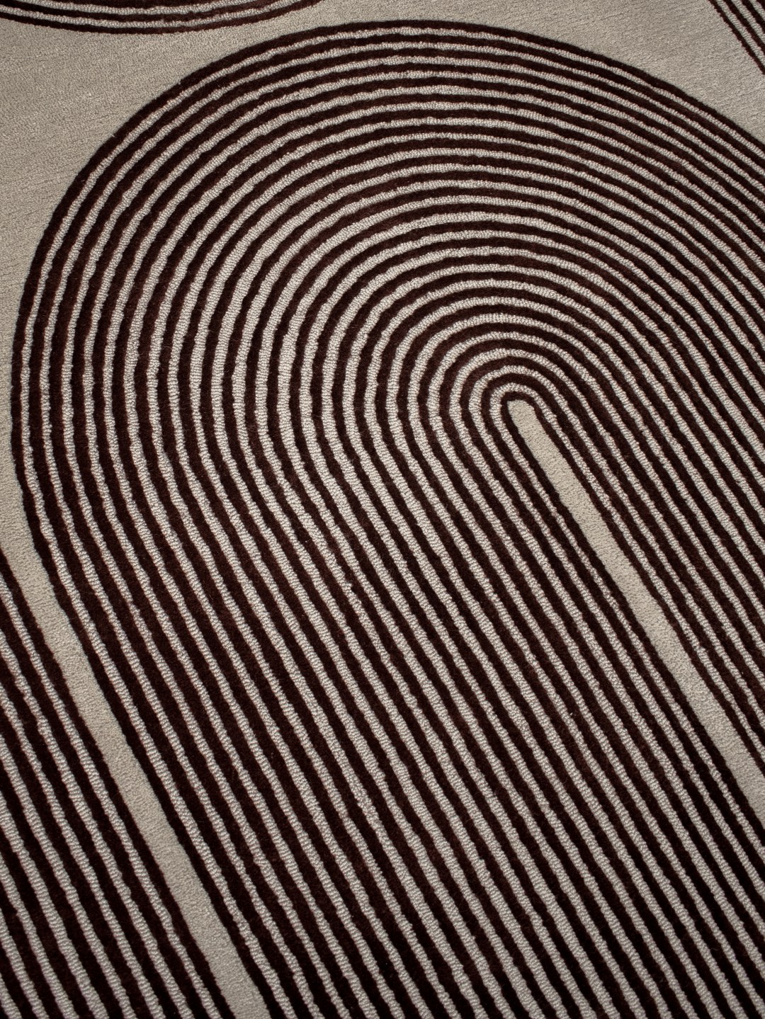 Viper Pattern Rug in Maroon Linework details